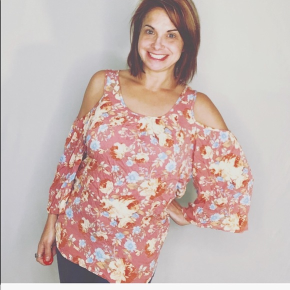 ivory love Tops - IVORY LOVE PEACH FLORAL COLD SHOULDER TOP